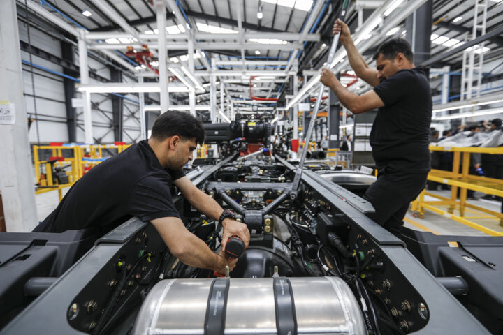 صنعت البرز در مسیر تحقق شعار سال / احیای ۱۲۰ کارخانه راکد