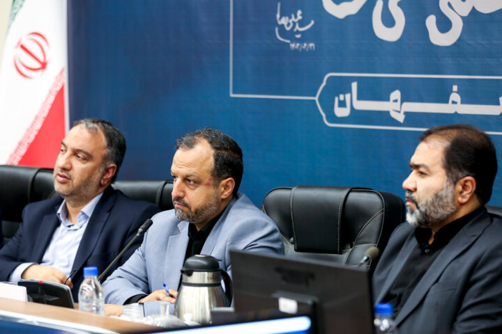 سفر وزیر اقتصاد به اصفهان