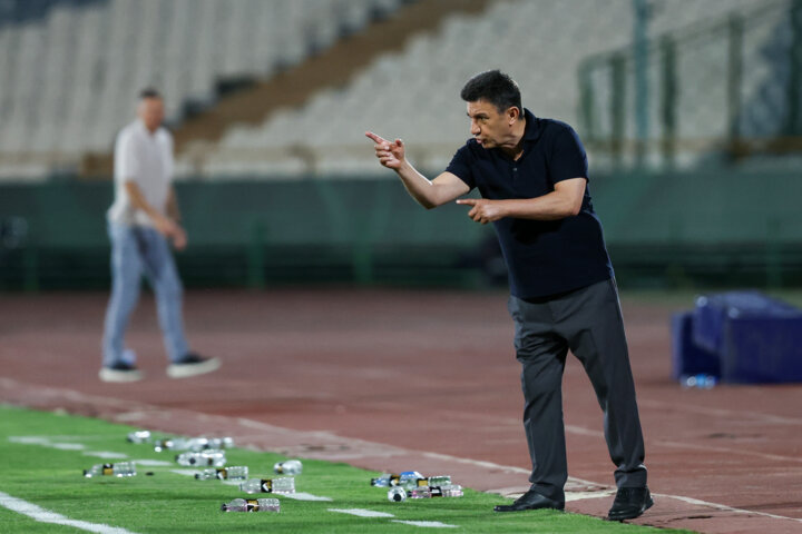 شرفی: قلعهنویی دیگر برای تیم ملی چه کار کند؟/ از سردار فاتح تعداد کشتهها را نمیپرسند