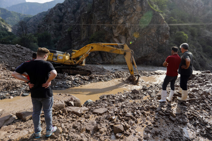 سیل در مازندران؛ بخشی از جاده هراز را آب برد