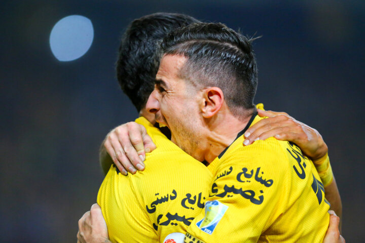 ضرر ۴ میلیاردی استقلال به پرسپولیس؛ احمدزاده جواب نکونام را نمیدهد