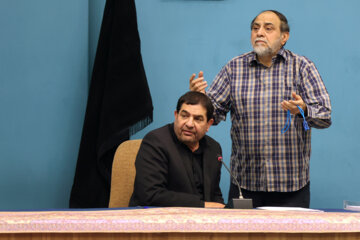 «محمد مخبر» سرپرست ریاست جمهوری(چپ) و «حسن رحیم پور ازغدی» (راست)  در جلسه شورای عالی انقلاب فرهنگی
