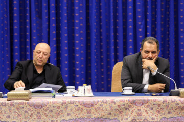 امیر حسین بانکی پور (راست)محمد علی زلفی گل وزیر علوم، تحقیقات و فناوری (چپ)در جلسه شورای عالی انقلاب فرهنگی