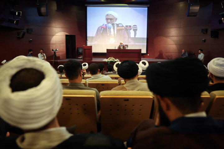 نشست انتخاباتی «مصطفی پورمحمدی» با طلاب