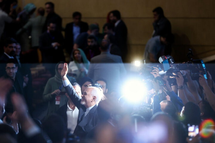 تجمع انتخاباتی حامیان «مسعود پزشکیان» در برج میلاد