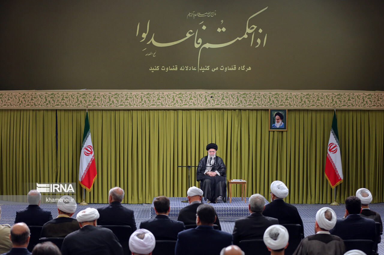 Treffen des Chefs und der Beamten der Justiz mit Ayatollah Khamenei