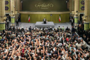 Eine Gruppe von Menschen traf sich mit Ayatollah Khamenei