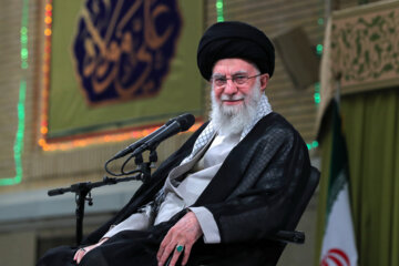 Le Leader de la Révolution islamique, l'Ayatollah Seyyed Ali Khamenei, rencontre des milliers d'Iraniens à Téhéran le 25 juin 2024, à l'occasion de l'Aïd al-Ghadir. ©khamenei.ir 