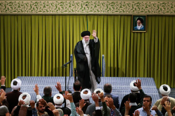 Le Leader de la Révolution islamique, l'Ayatollah Seyyed Ali Khamenei, rencontre des milliers d'Iraniens à Téhéran le 25 juin 2024, à l'occasion de l'Aïd al-Ghadir. ©khamenei.ir 