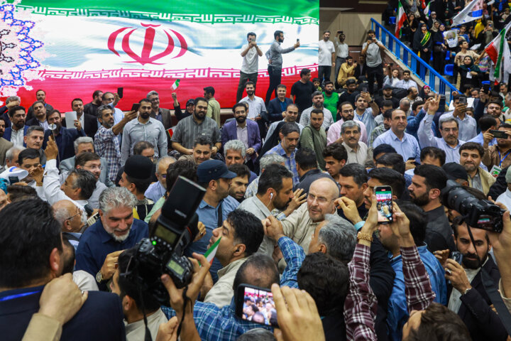 گردهمایی حامیان «محمد باقر قالیباف» در ورزشگاه شیرودی