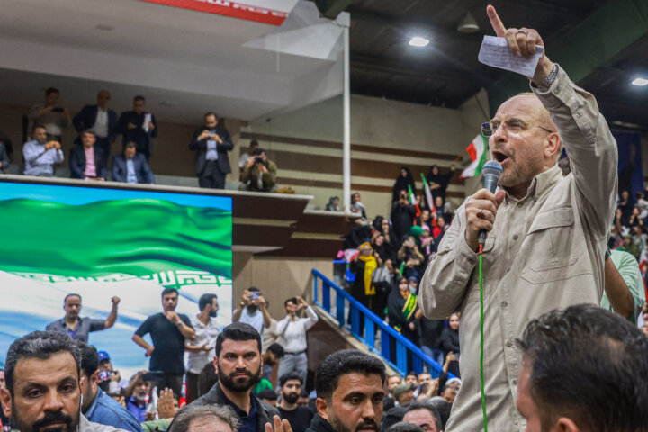 گردهمایی حامیان «محمد باقر قالیباف» در ورزشگاه شیرودی