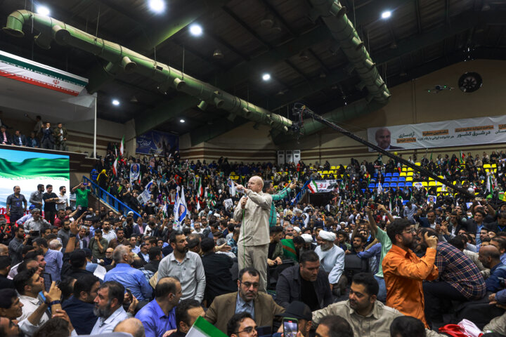 گردهمایی حامیان «محمد باقر قالیباف» در ورزشگاه شیرودی