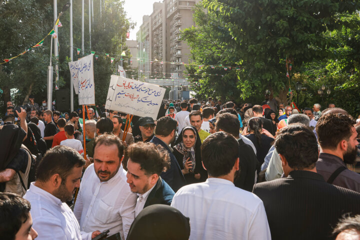 گردهمایی حامیان «محمد باقر قالیباف» در ورزشگاه شیرودی