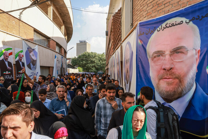 گردهمایی حامیان «محمد باقر قالیباف» در ورزشگاه شیرودی