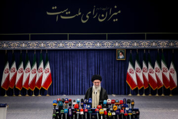 Le Guide suprême vote à la 14ème élection présidentielle iranienne