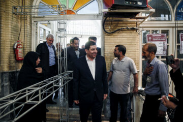 حضور محمد مخبر سرپرست ریاست جمهوری در مسجد لرزاده
