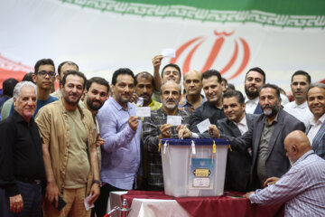 Pueblo iraní muestra su lealtad a la Revolución en las urnas