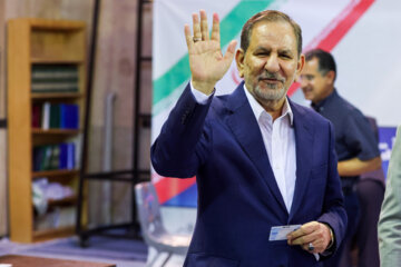 حضور «اسحاق جهانگیری» در انتخابات چهاردهمین دوره ریاست ‌جمهوری در حسینیه جماران