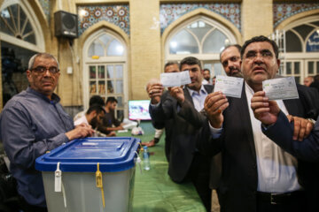 رای دادن صادق سلیمی بنی در انتخابات چهاردهمین دوره ریاست جمهوری در مسجد لرزاده