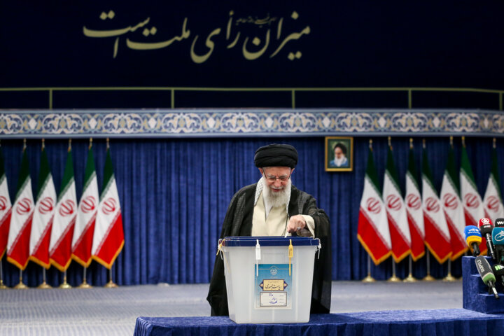 Líder Supremo de Irán ejerce su derecho al voto en las elecciones presidenciales