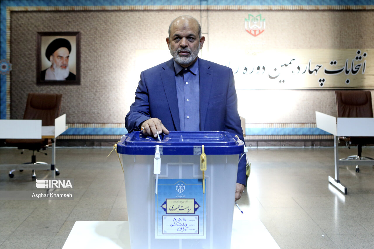 ایران میں صدارتی انتخابات کے لئے ووٹنگ کا آغاز، عوام کی پر جوش شرکت۔
