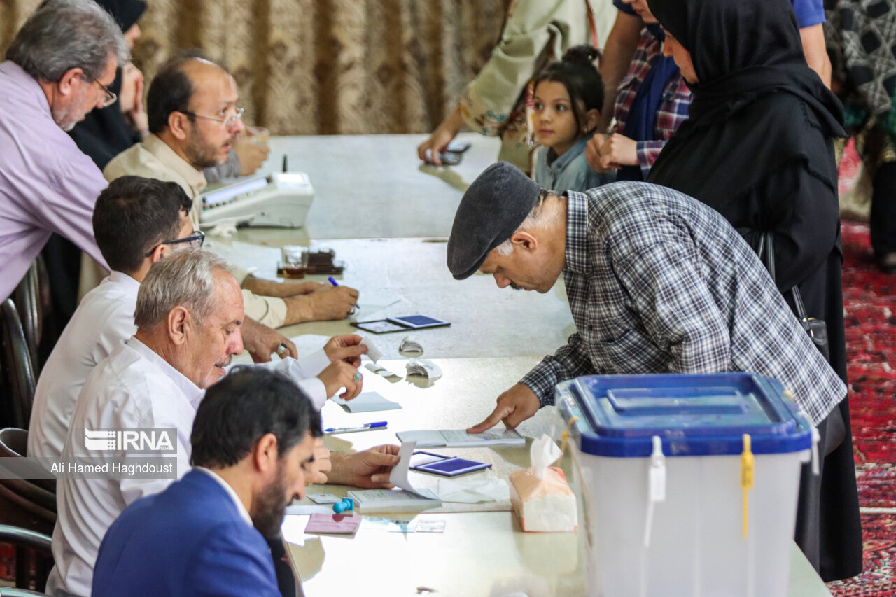 موج سوم حضور مردم تبریز در ساعات پایانی/ انتخابات در امنیت کامل موج سوم حضور مردم تبریز در ساعات پایانی/ انتخابات در امنیت کامل