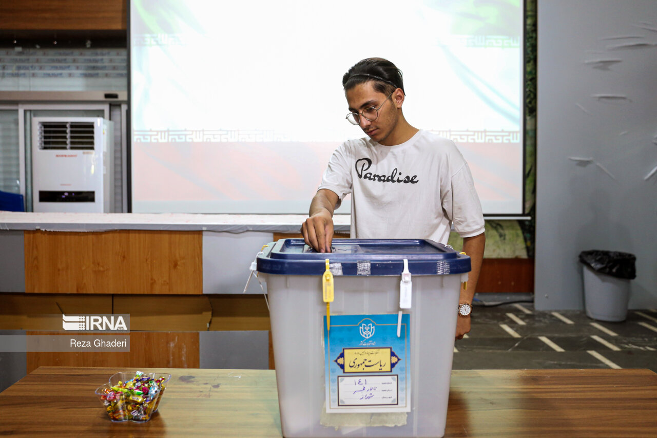 جوانان شیراز از صندوق‌های رای چه می‌خواهند؟+ فیلم