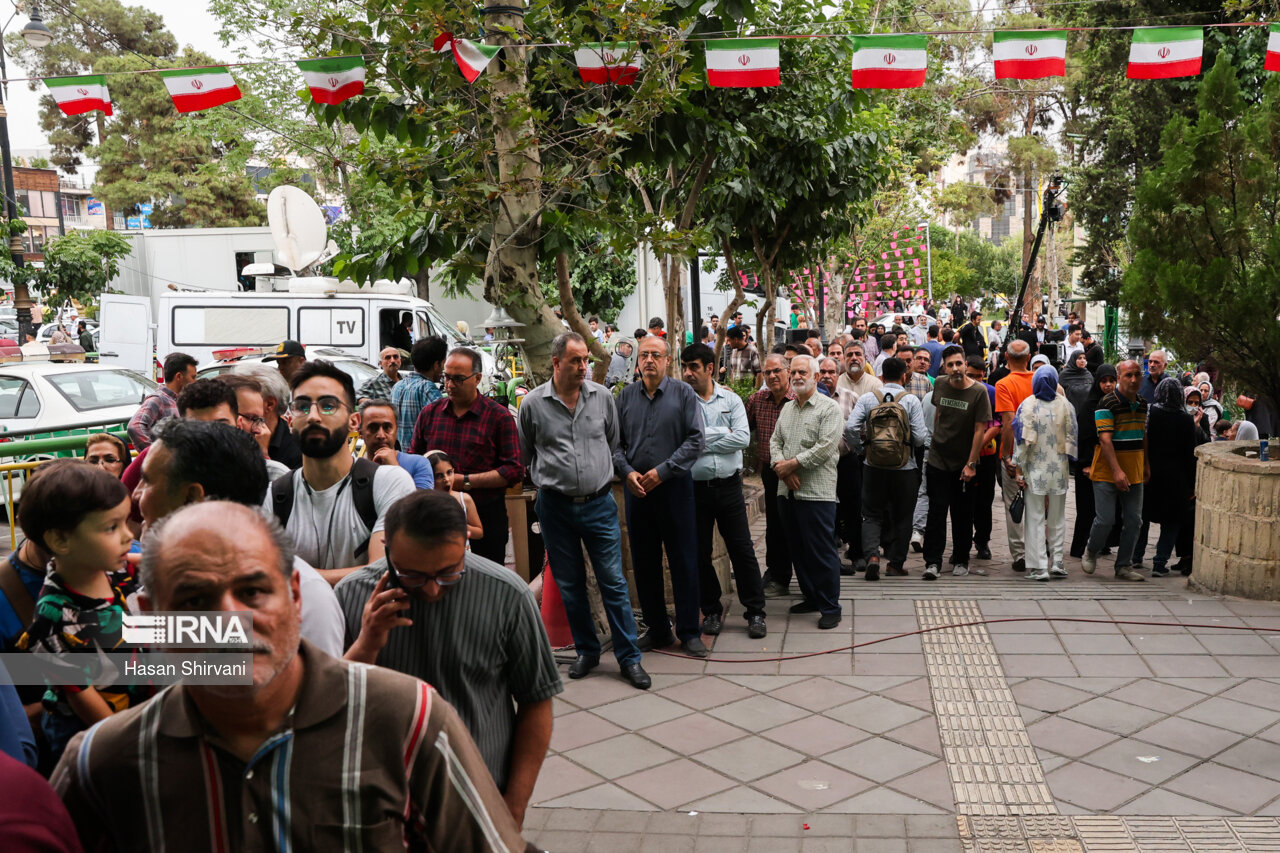 مردم آگاهانه در انتخابات شرکت کنند/ قهر با صندوق راه حل نیست