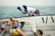 معذور سابق فوجیوں نے خلیج فارس میں تیراکی  کی