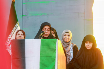 Families of Gaza martyrs welcomed in Tehran