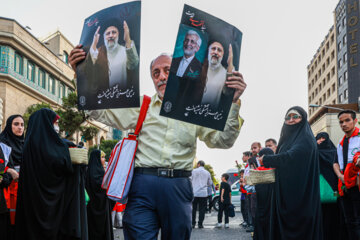 Families of Gaza martyrs welcomed in Tehran