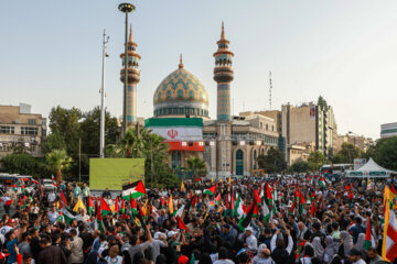 Families of Gaza martyrs welcomed in Tehran