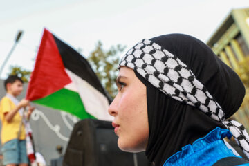 Téhéran (IRNA)-Une cérémonie d'accueil pour les familles des martyrs et des survivants du peuple opprimé de Gaza a eu lieu mardi soir (2 juillet 2024) sur la place de la Palestine, à Téhéran. (Photo :  Akbar Tavakkoli)
