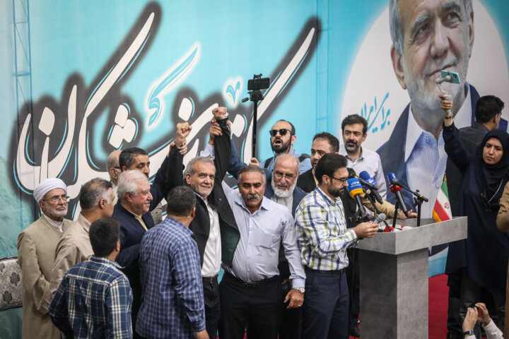 تبریک ستاد انتخاباتی دکتر مسعود پزشکیان در کرمانشاه به مردم/ جشن پیروزی نداریم