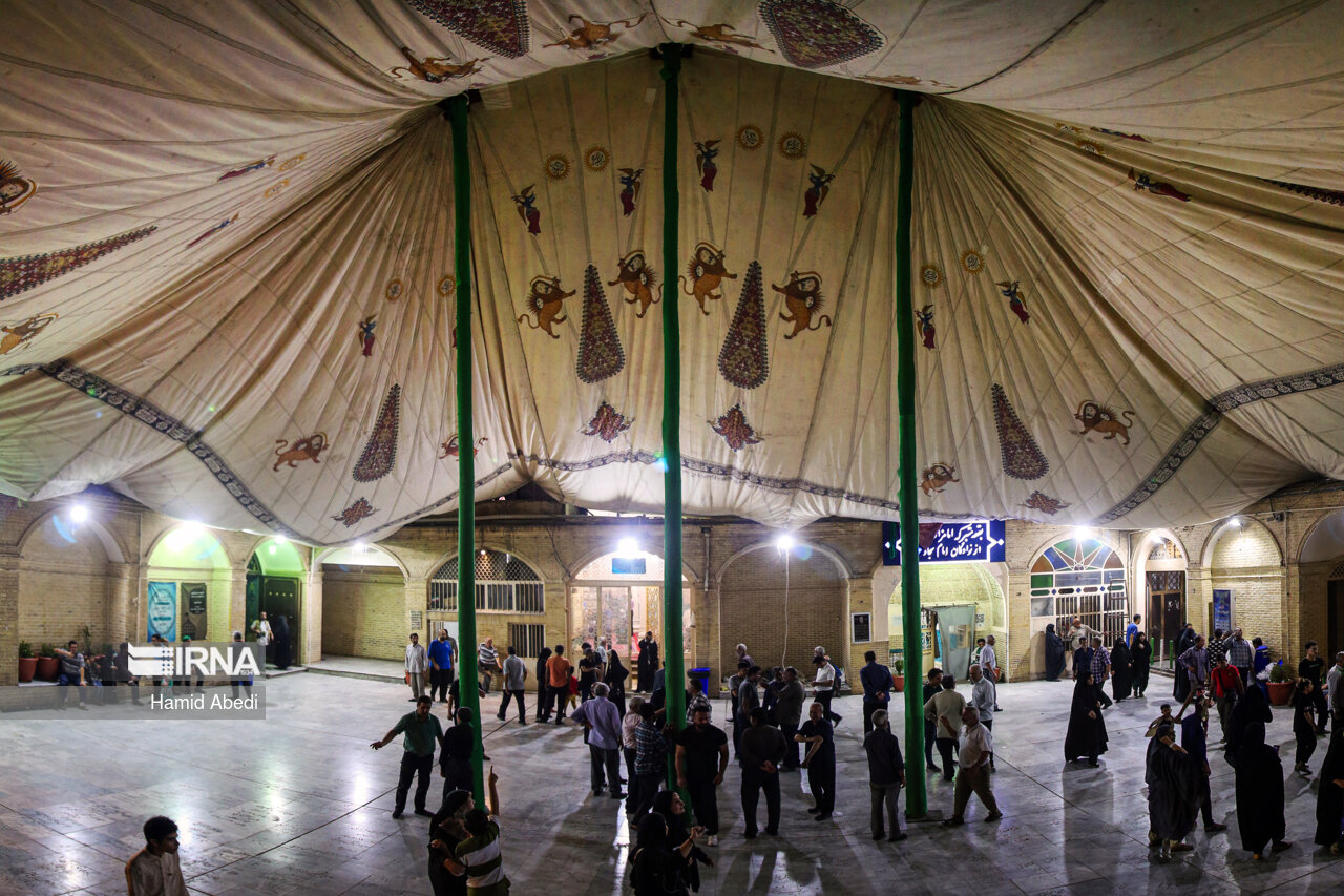 برپایی خیمه عزاداری محرم در امامزاده موسی مبرقع(ع) - قم