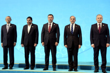 Le 24e sommet de l'Organisation de coopération de Shanghai s'est tenu mercredi matin 4 juillet en présence du président par intérim de la République islamique d'Iran Mohammad Mokhbar et des chefs d'État membres de cette organisation à Astana, la capitale du Kazakhstan. Photo: Ahmad Moïni Jam
