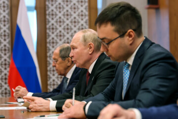 Mokhber, Putin meet on sidelines of SCO summit
