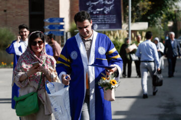 Ceremonia de Graduación de Estudiantes de la Universidad Sharif