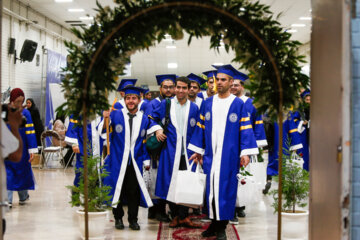 Ceremonia de Graduación de Estudiantes de la Universidad Sharif