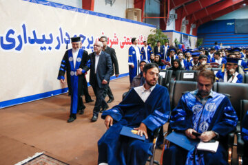 Ceremonia de Graduación de Estudiantes de la Universidad Sharif