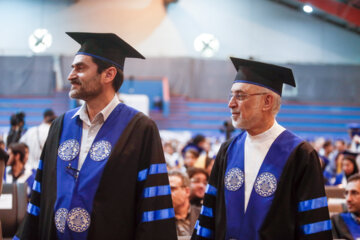 Ceremonia de Graduación de Estudiantes de la Universidad Sharif