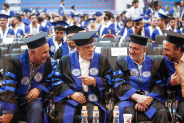 Ceremonia de Graduación de Estudiantes de la Universidad Sharif