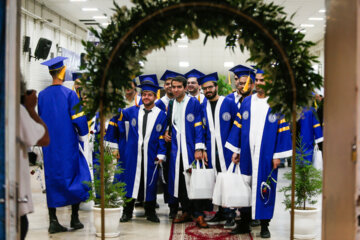 Ceremonia de Graduación de Estudiantes de la Universidad Sharif