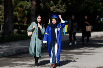 Ceremonia de Graduación de Estudiantes de la Universidad Sharif