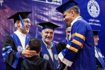 Ceremonia de Graduación de Estudiantes de la Universidad Sharif