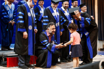 Ceremonia de Graduación de Estudiantes de la Universidad Sharif