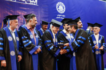 Ceremonia de Graduación de Estudiantes de la Universidad Sharif