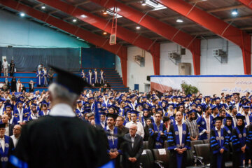 Ceremonia de Graduación de Estudiantes de la Universidad Sharif