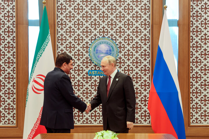 Mojber y Putin se reúnen en Kazajistán
