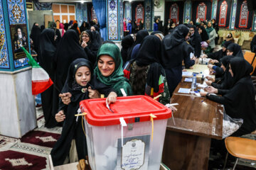 انتخابات ریاست جمهوری جلوه‌ای از حماسه و شور را برای تاریخ ایران رقم زد